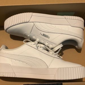 WHITE PUMAS